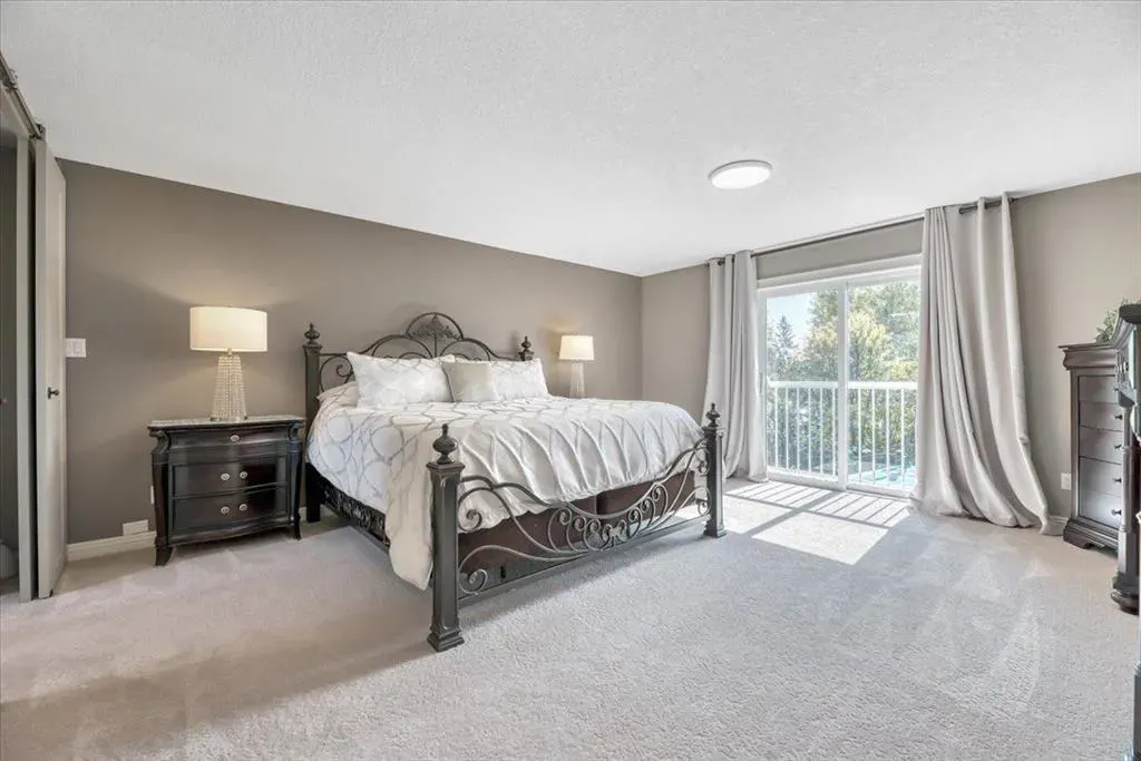 15 Brazeau Crescent SW