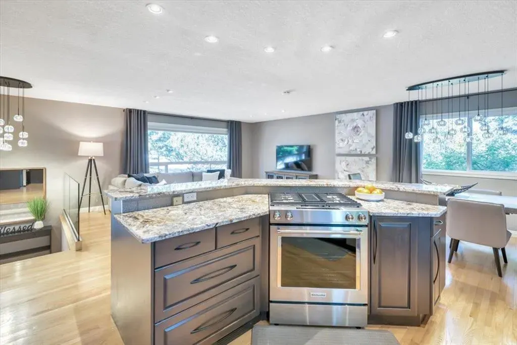 15 Brazeau Crescent SW