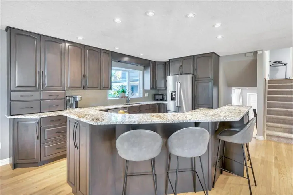 15 Brazeau Crescent SW