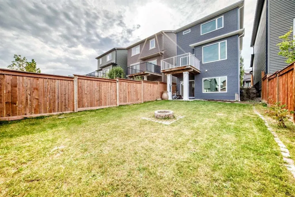 15 Evanscrest Way