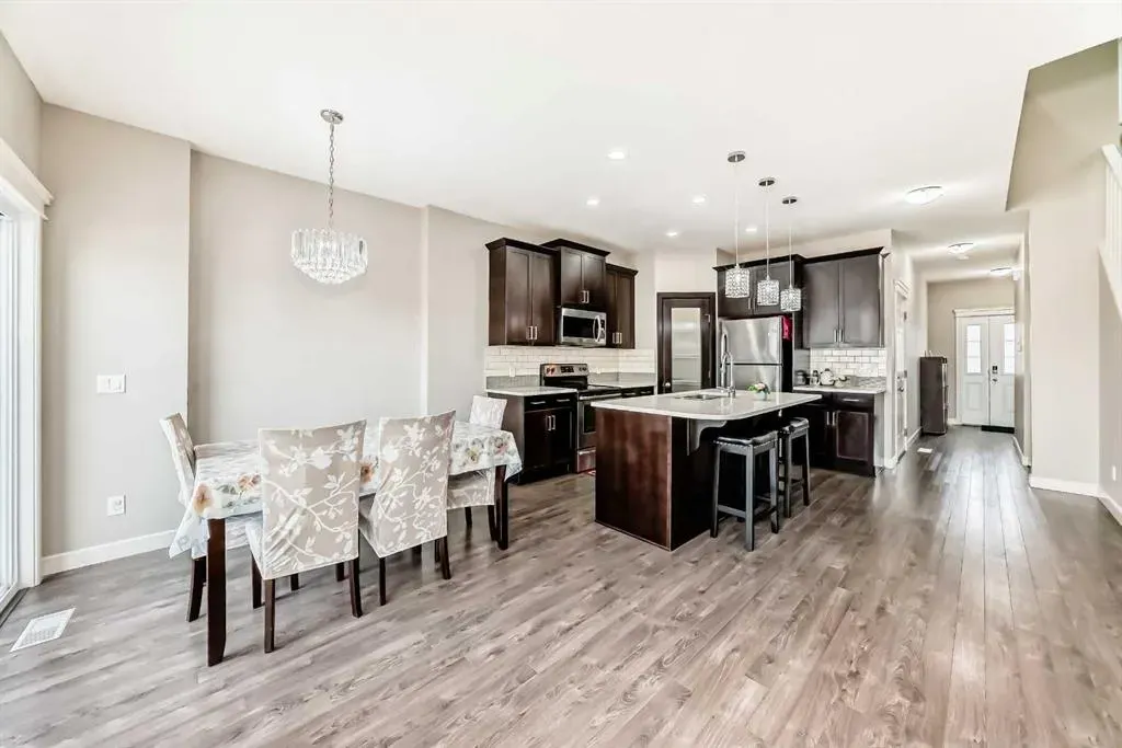 15 Evanscrest Way