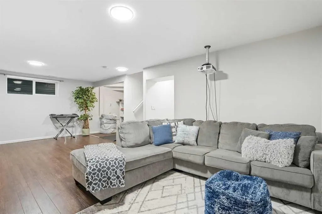 270 Everoak Drive SW