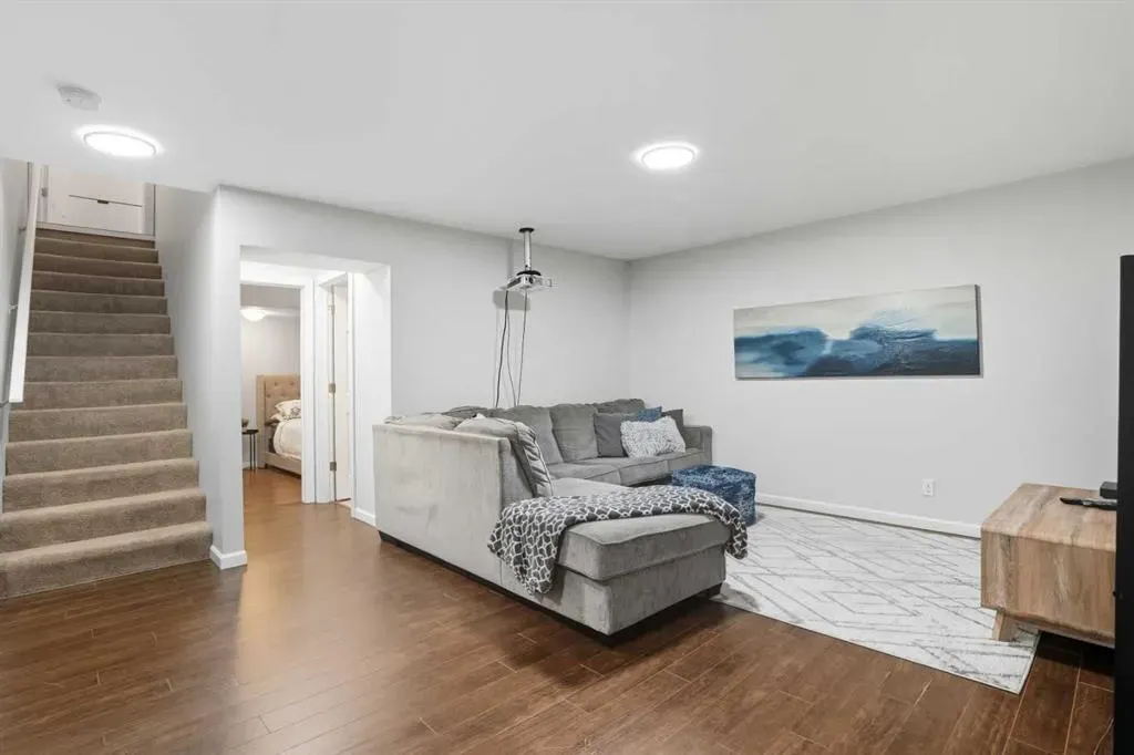 270 Everoak Drive SW