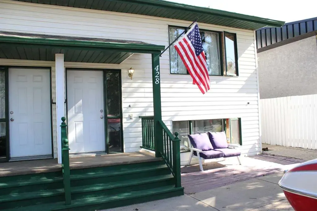 428 & 430 3 Street W