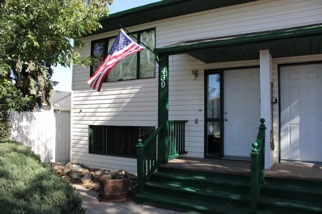 428 & 430 3 Street W