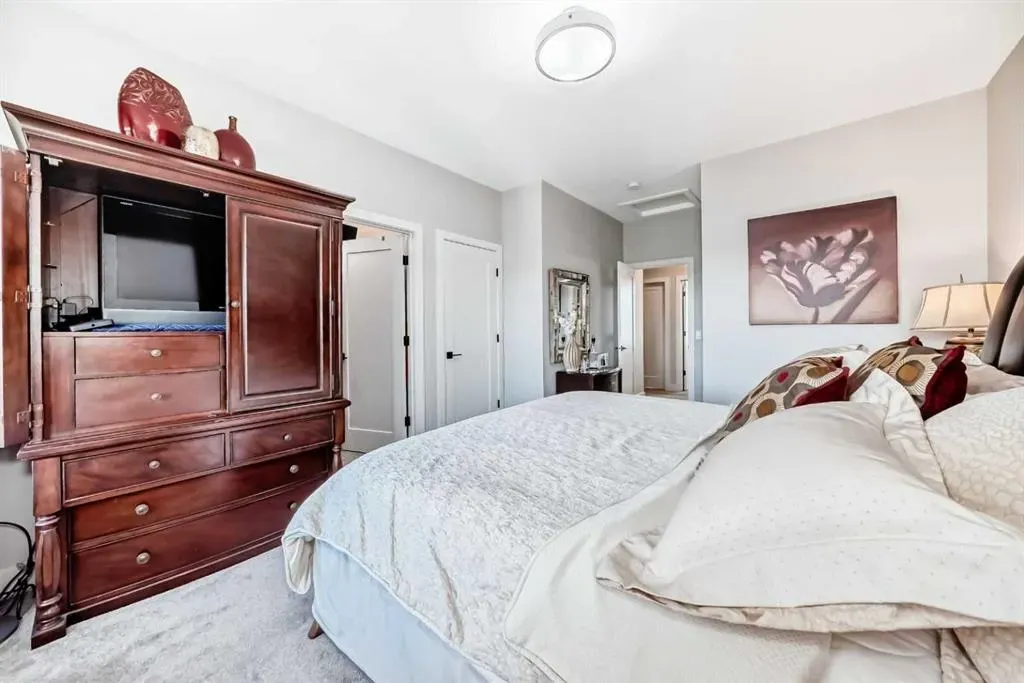 17 Royal Elm Green NW