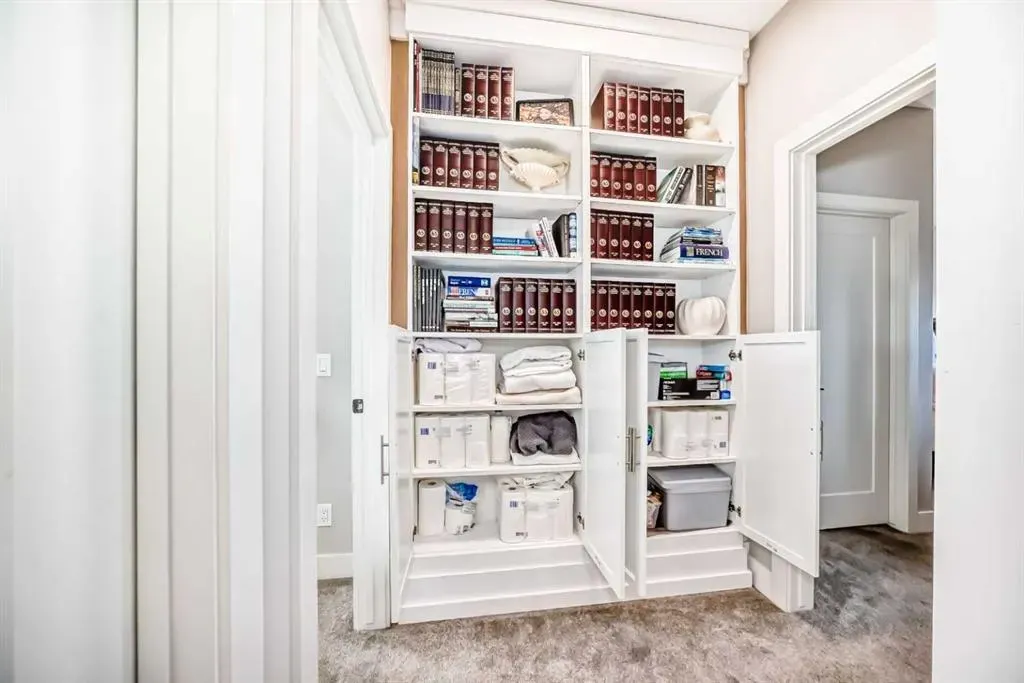 17 Royal Elm Green NW