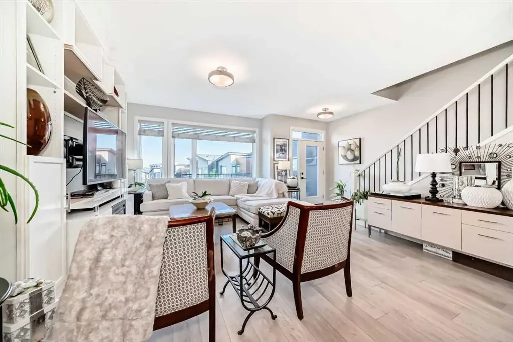 17 Royal Elm Green NW