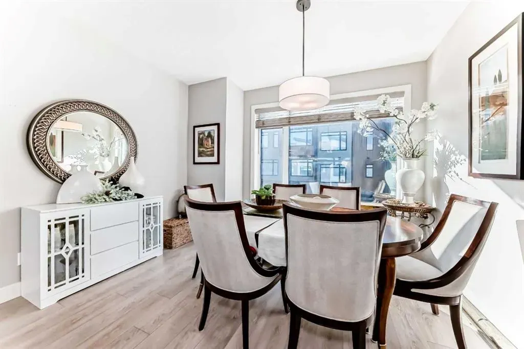 17 Royal Elm Green NW