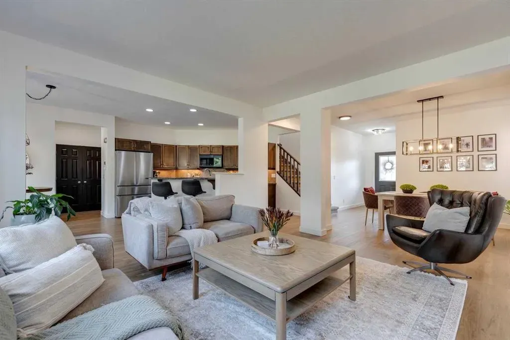 107 Aspen Stone Crescent SW