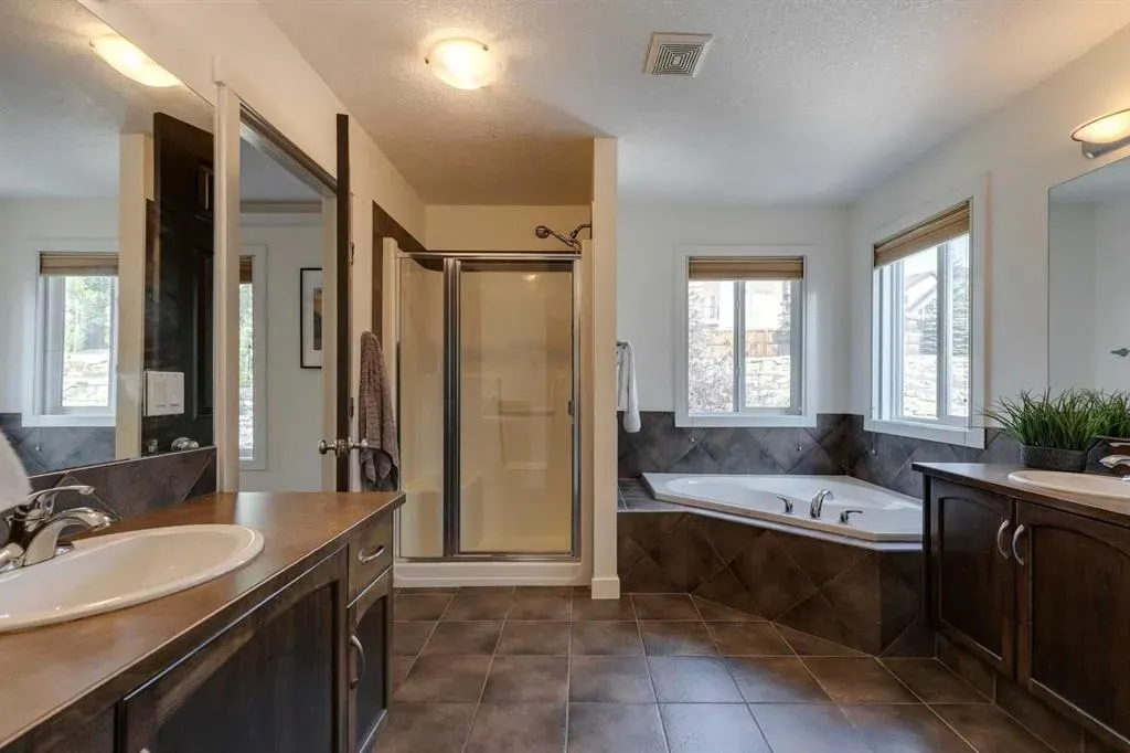 107 Aspen Stone Crescent SW