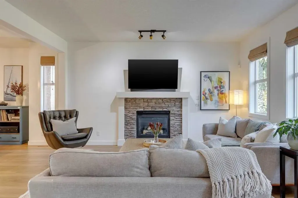 107 Aspen Stone Crescent SW