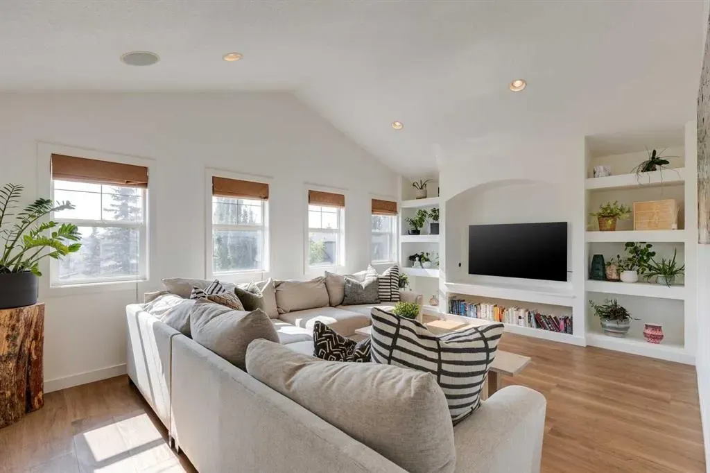 107 Aspen Stone Crescent SW