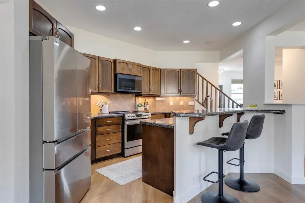 107 Aspen Stone Crescent SW