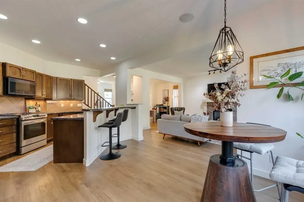 107 Aspen Stone Crescent SW