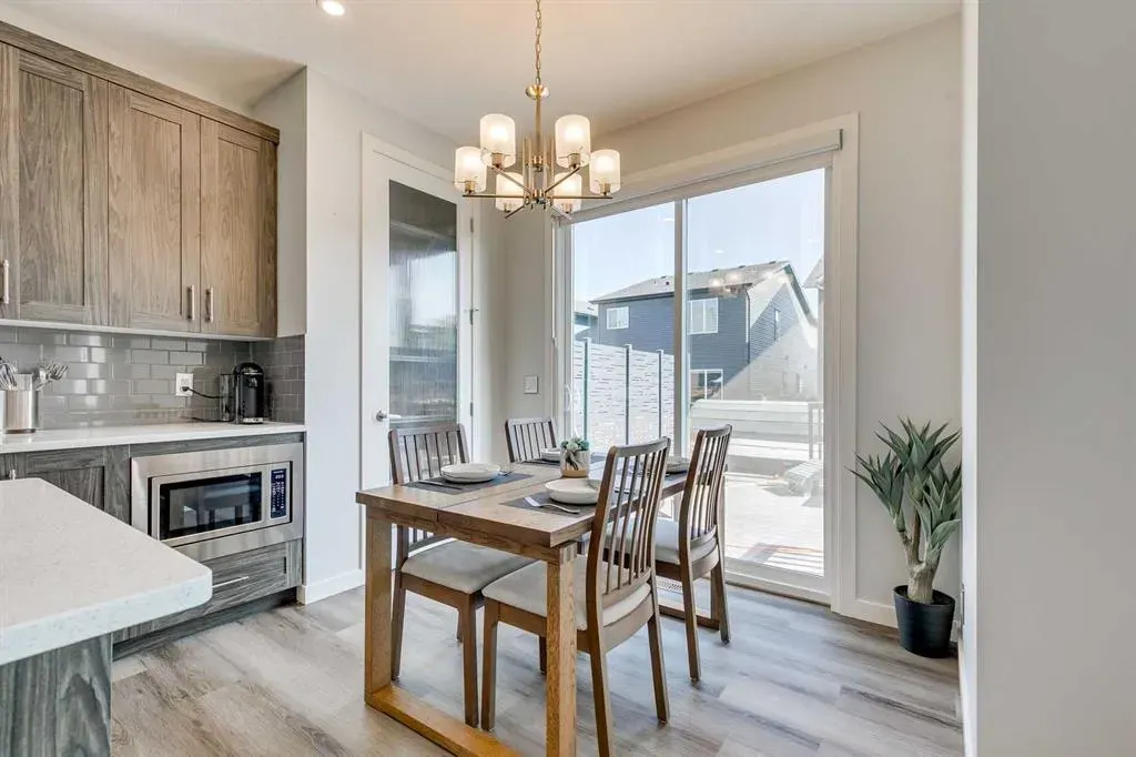 1112 Chinook Gate Bay SW