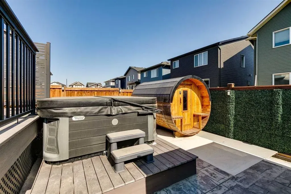1112 Chinook Gate Bay SW