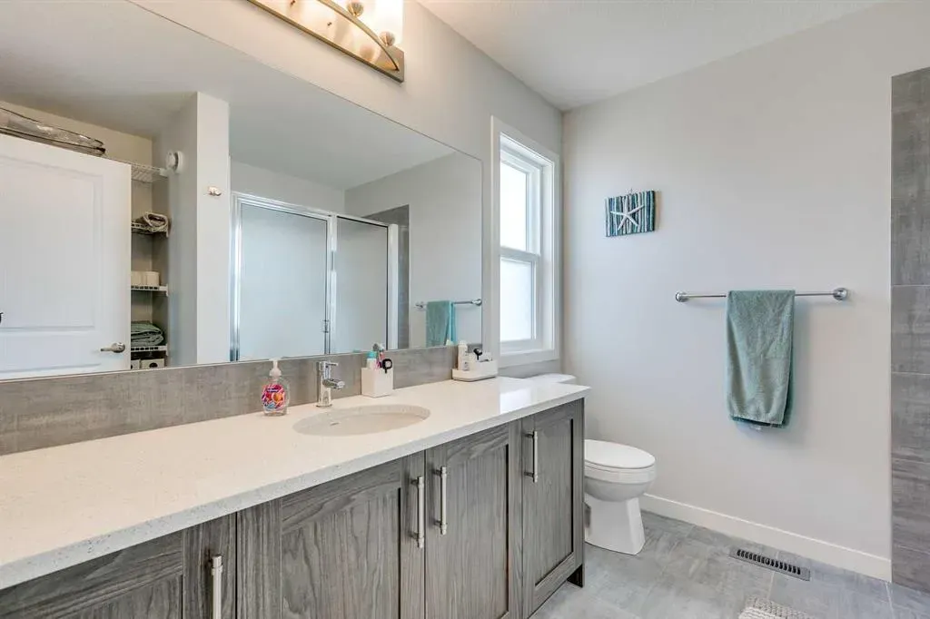 1112 Chinook Gate Bay SW