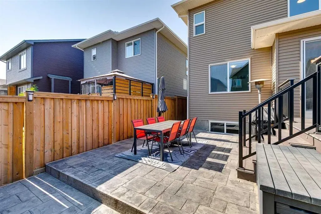 1112 Chinook Gate Bay SW