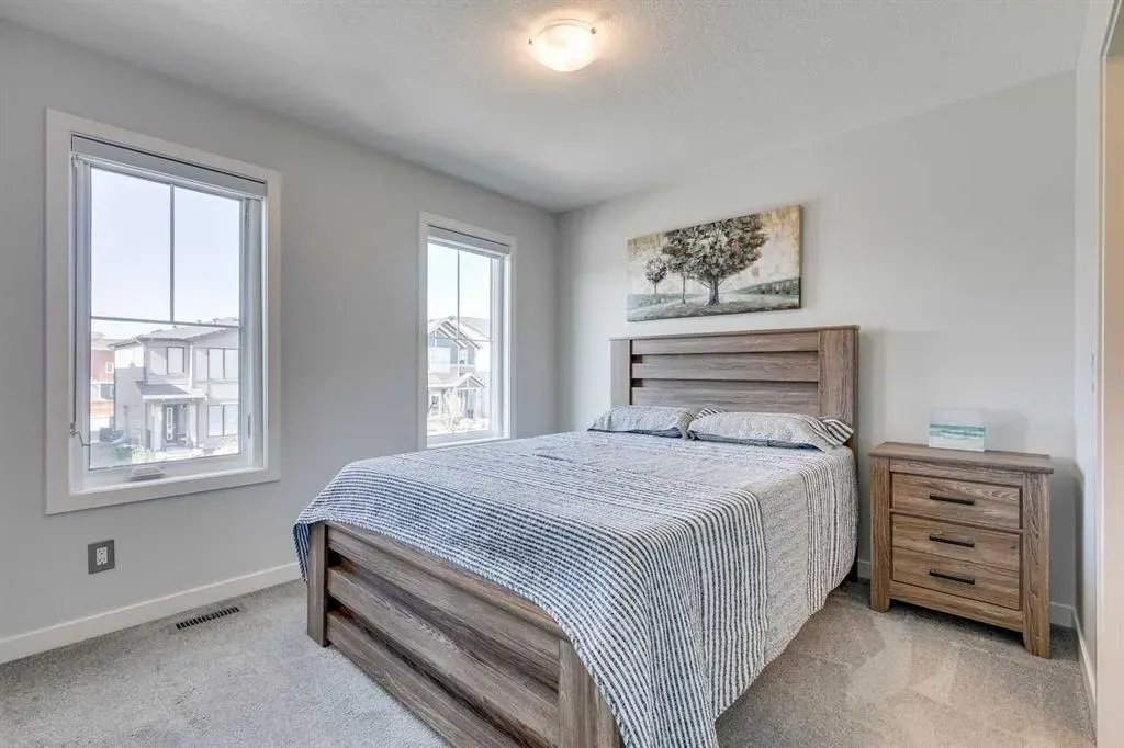 1112 Chinook Gate Bay SW