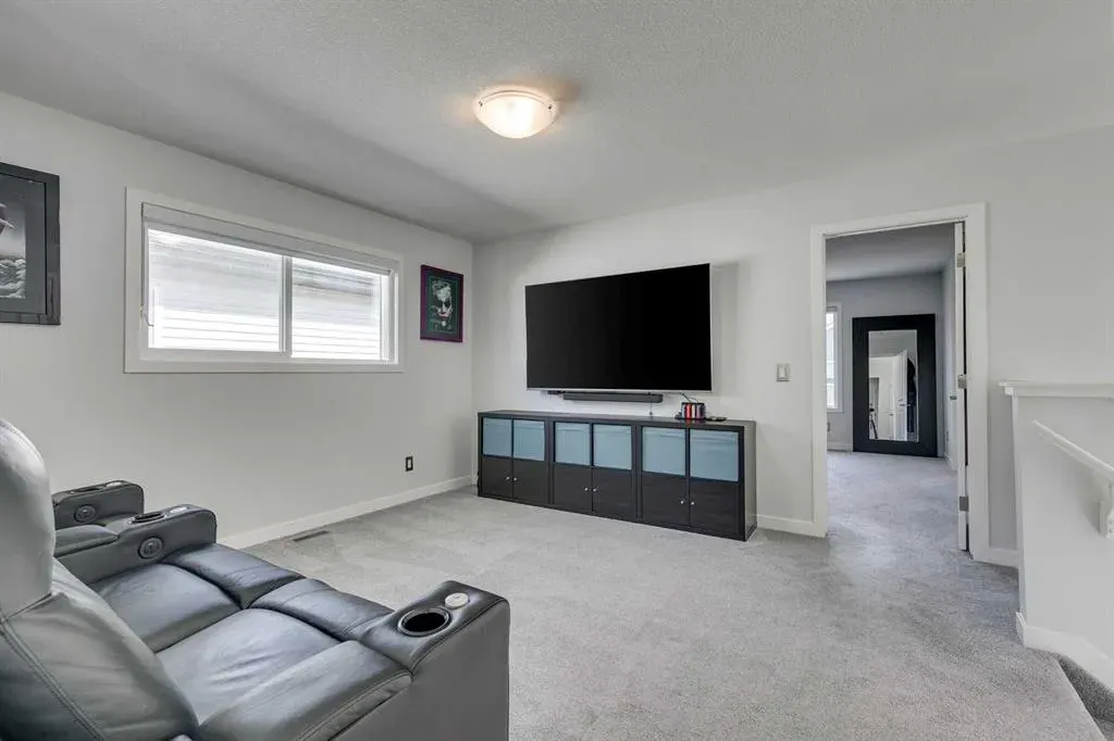 1112 Chinook Gate Bay SW