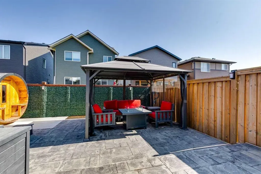 1112 Chinook Gate Bay SW
