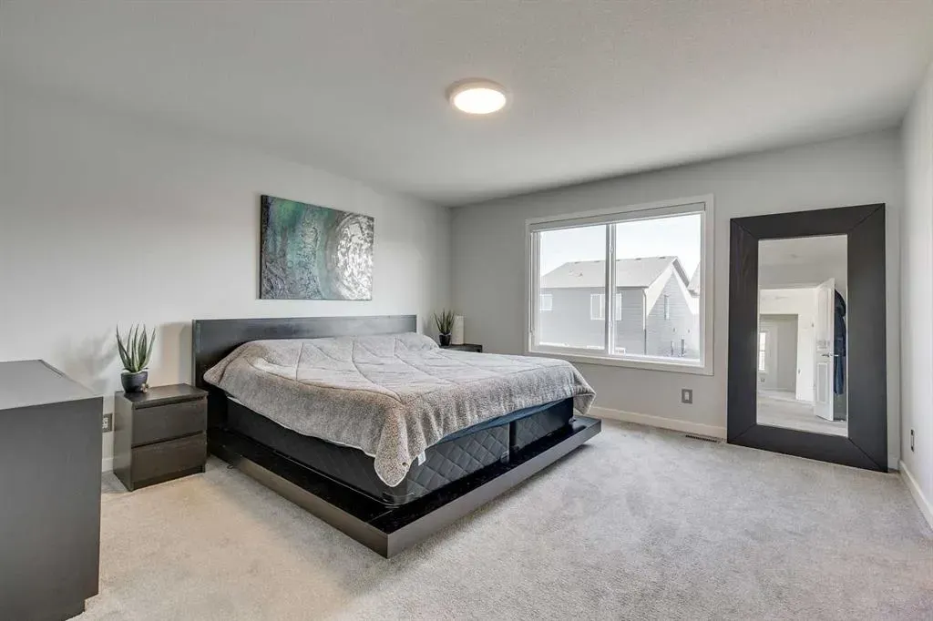 1112 Chinook Gate Bay SW