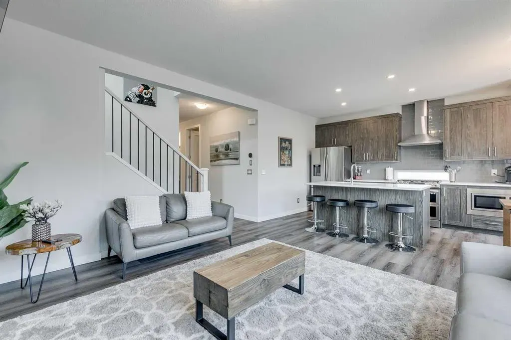 1112 Chinook Gate Bay SW
