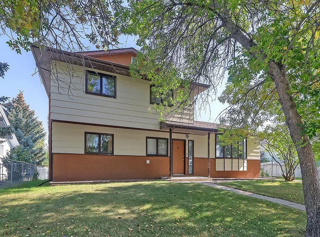 2704 22A Avenue