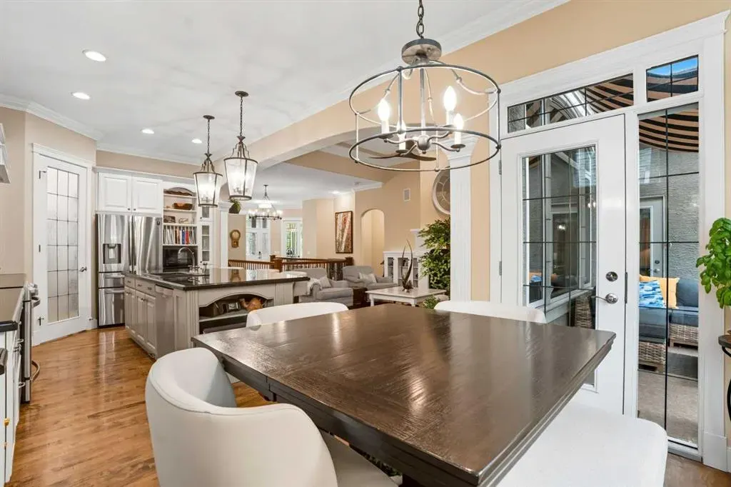 134 Discovery Ridge Boulevard SW