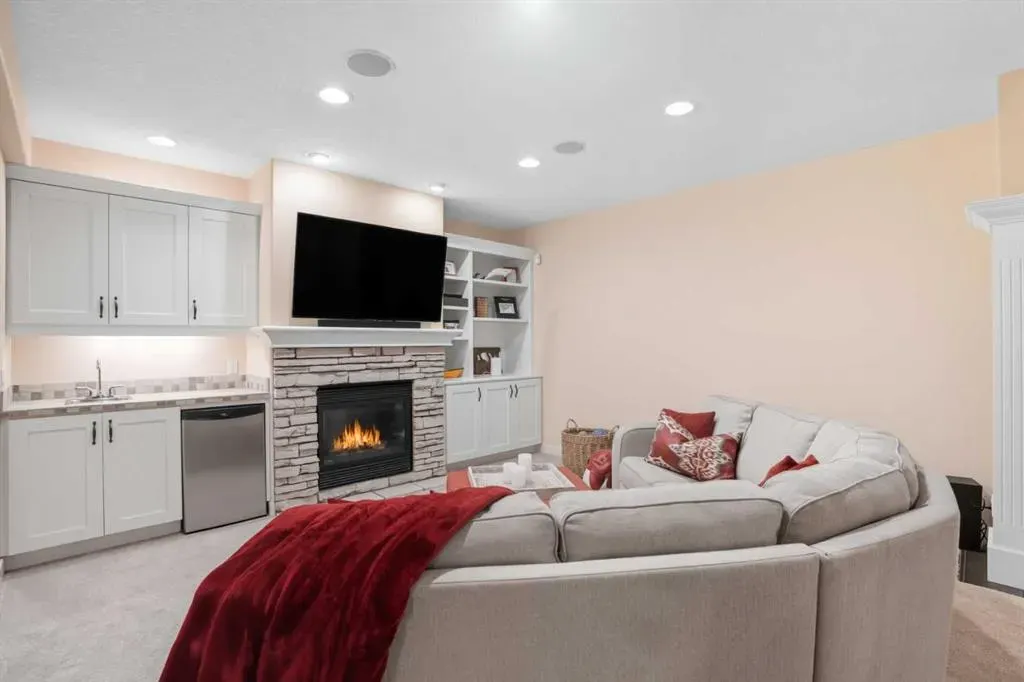 134 Discovery Ridge Boulevard SW