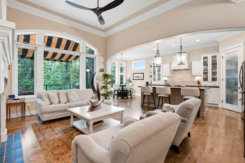 134 Discovery Ridge Boulevard SW