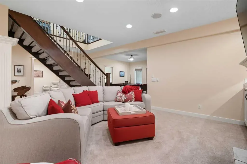 134 Discovery Ridge Boulevard SW