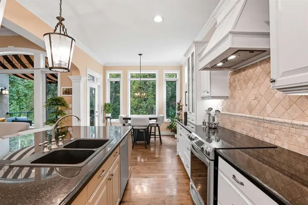 134 Discovery Ridge Boulevard SW