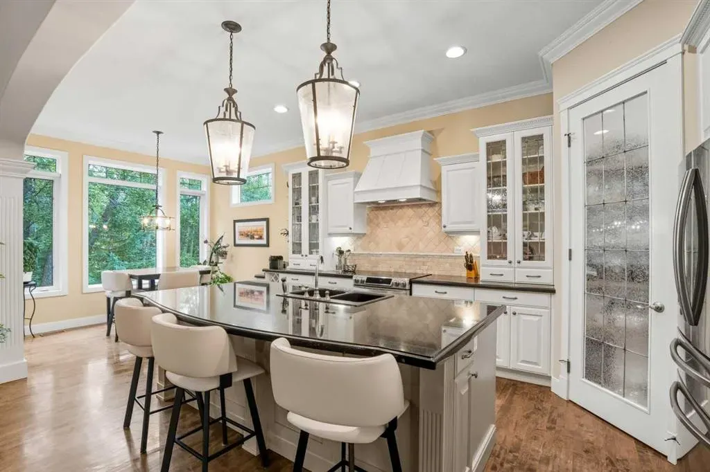 134 Discovery Ridge Boulevard SW