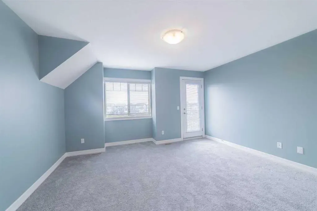121 Copperpond Common SE, #1218