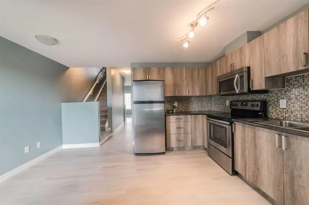121 Copperpond Common SE, #1218