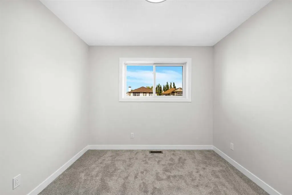184 Panorama Hills Manor NW