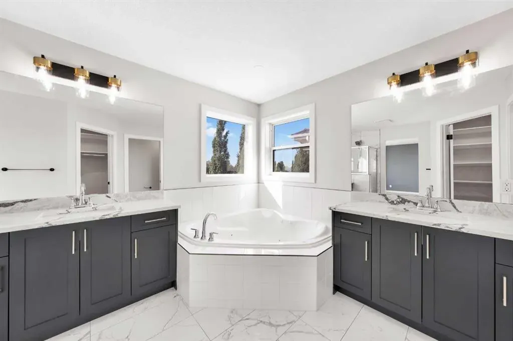 184 Panorama Hills Manor NW