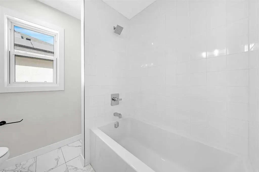 184 Panorama Hills Manor NW