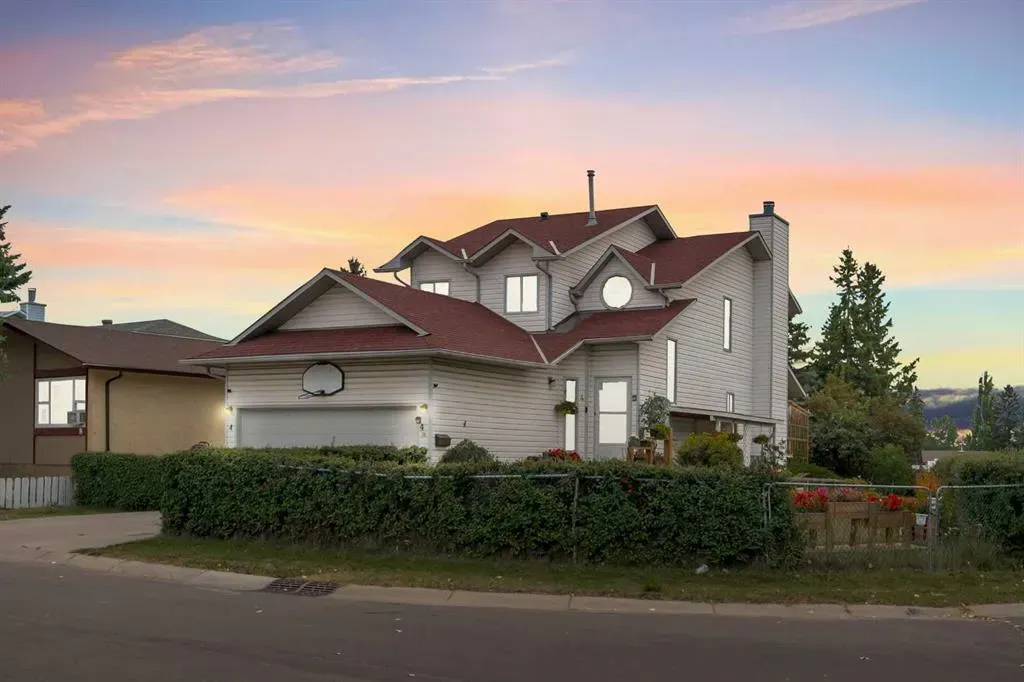 4 Fallingworth Bay NE