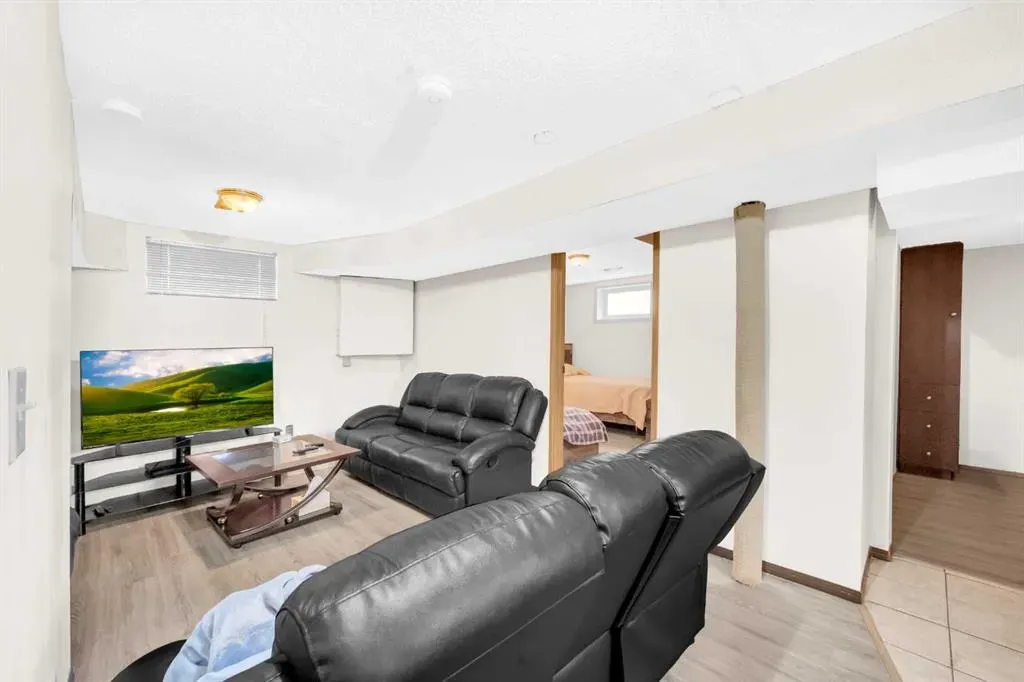4 Fallingworth Bay NE
