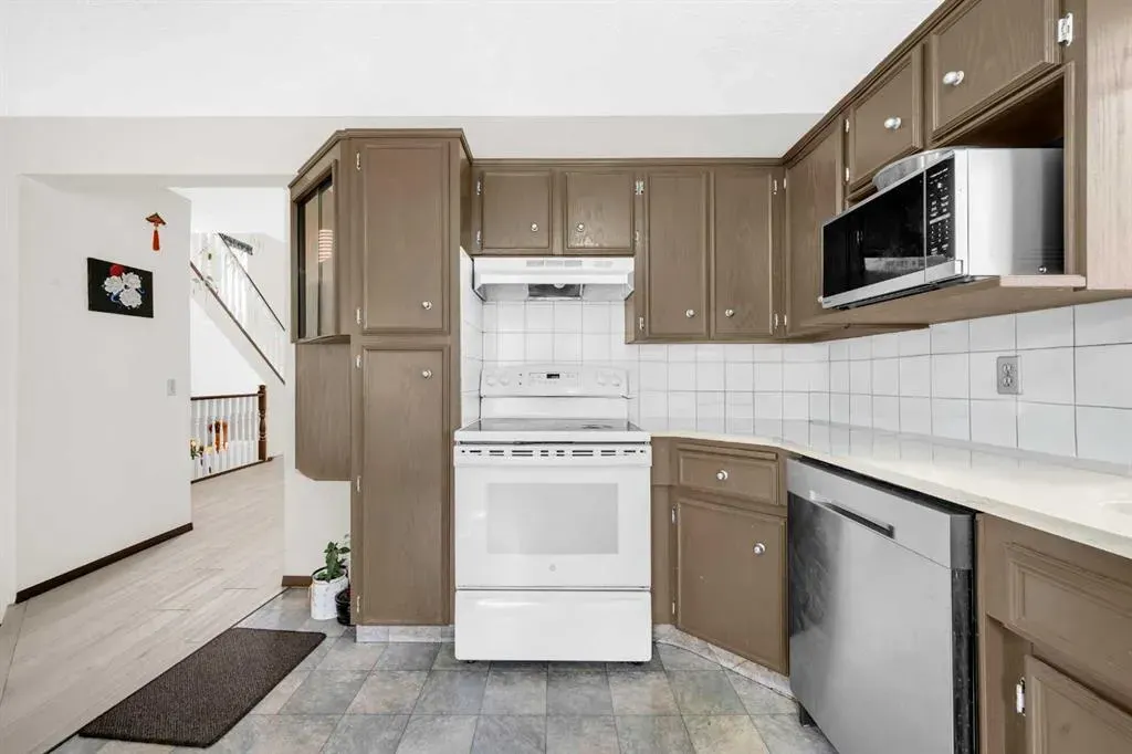 4 Fallingworth Bay NE