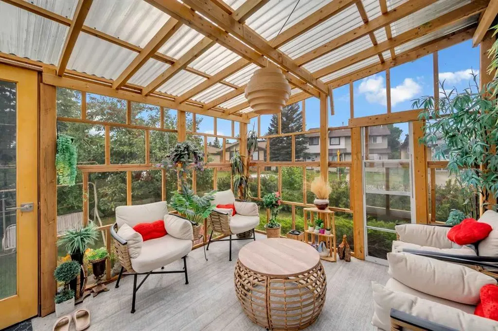 4 Fallingworth Bay NE