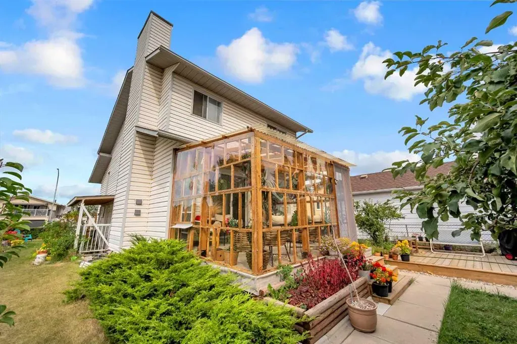 4 Fallingworth Bay NE