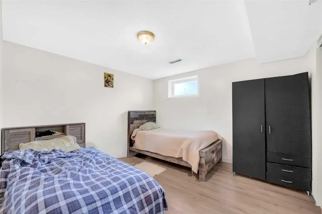 4 Fallingworth Bay NE