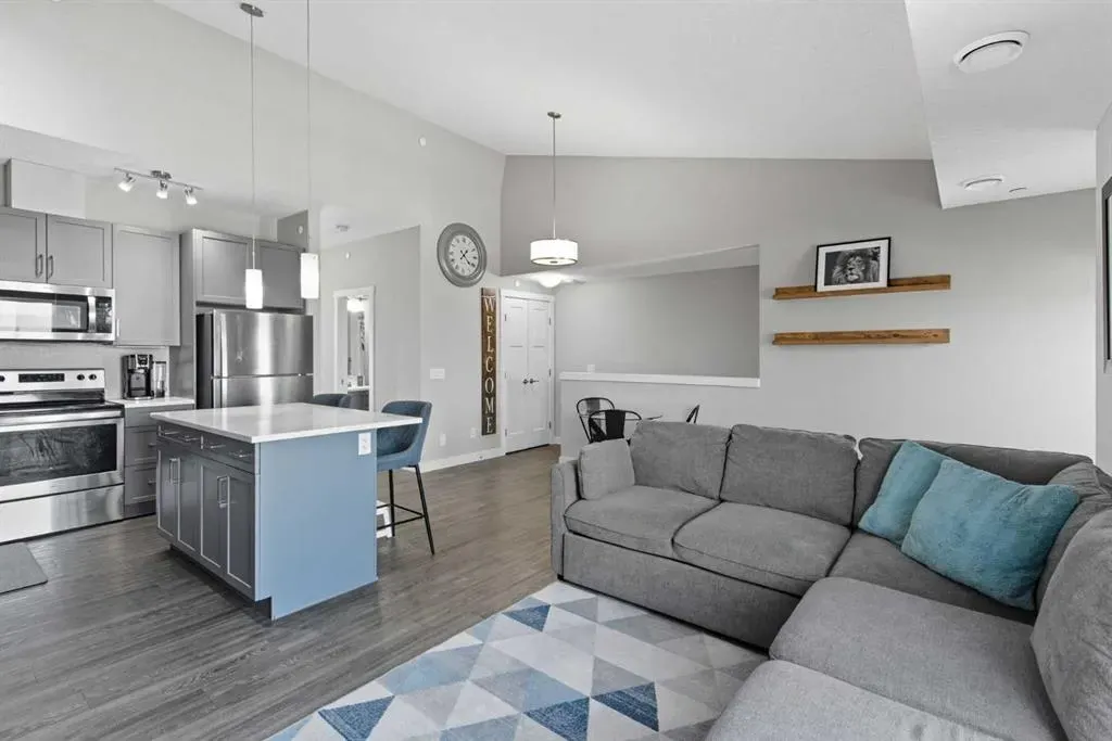263 Livingston Common NE