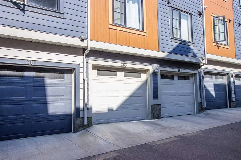 263 Livingston Common NE