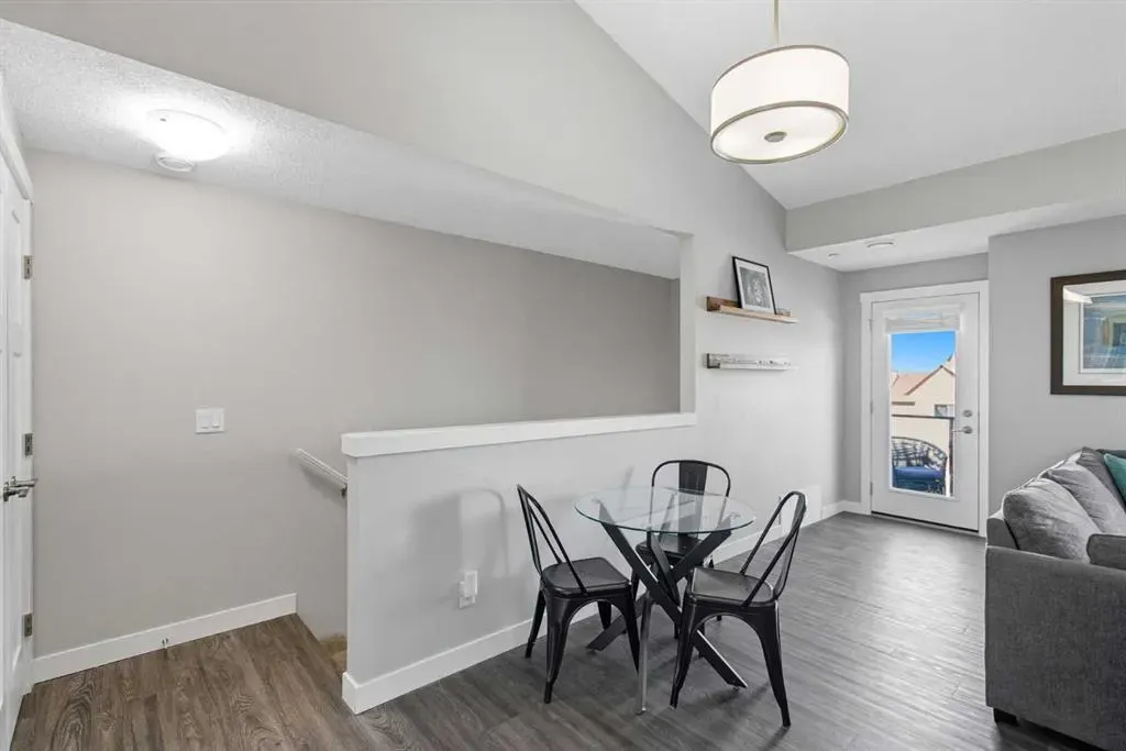 263 Livingston Common NE