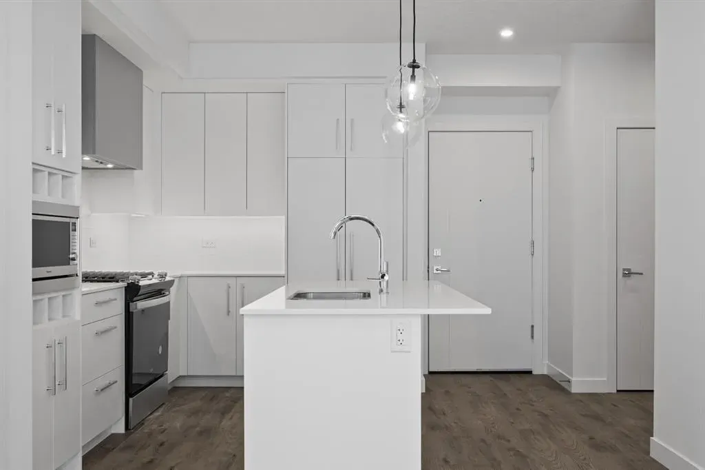 8370 Broadcast Avenue SW, #204